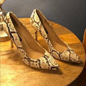 White House Black Market Brown snake embossed pump